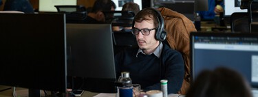 Los PC necesitaron 15 años para demostrar su valor en las oficinas. La IA encara un desafío adicional: los empleados la odian