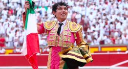 Isaac Fonseca pasea una oreja populista ante una seria mansada de José Escolar