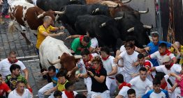 Tercer encierro de San Fermín 2026, en directo | Los toros de Victoriano de Río completan un tercer encierro rápido y con muchas caídas