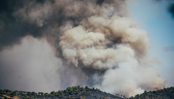 Última hora de los incendios forestales en España, en directo | Los equipos de extinción trabajan contra reloj en el incendio de Madrid antes de la llegada de otra ola de calor
