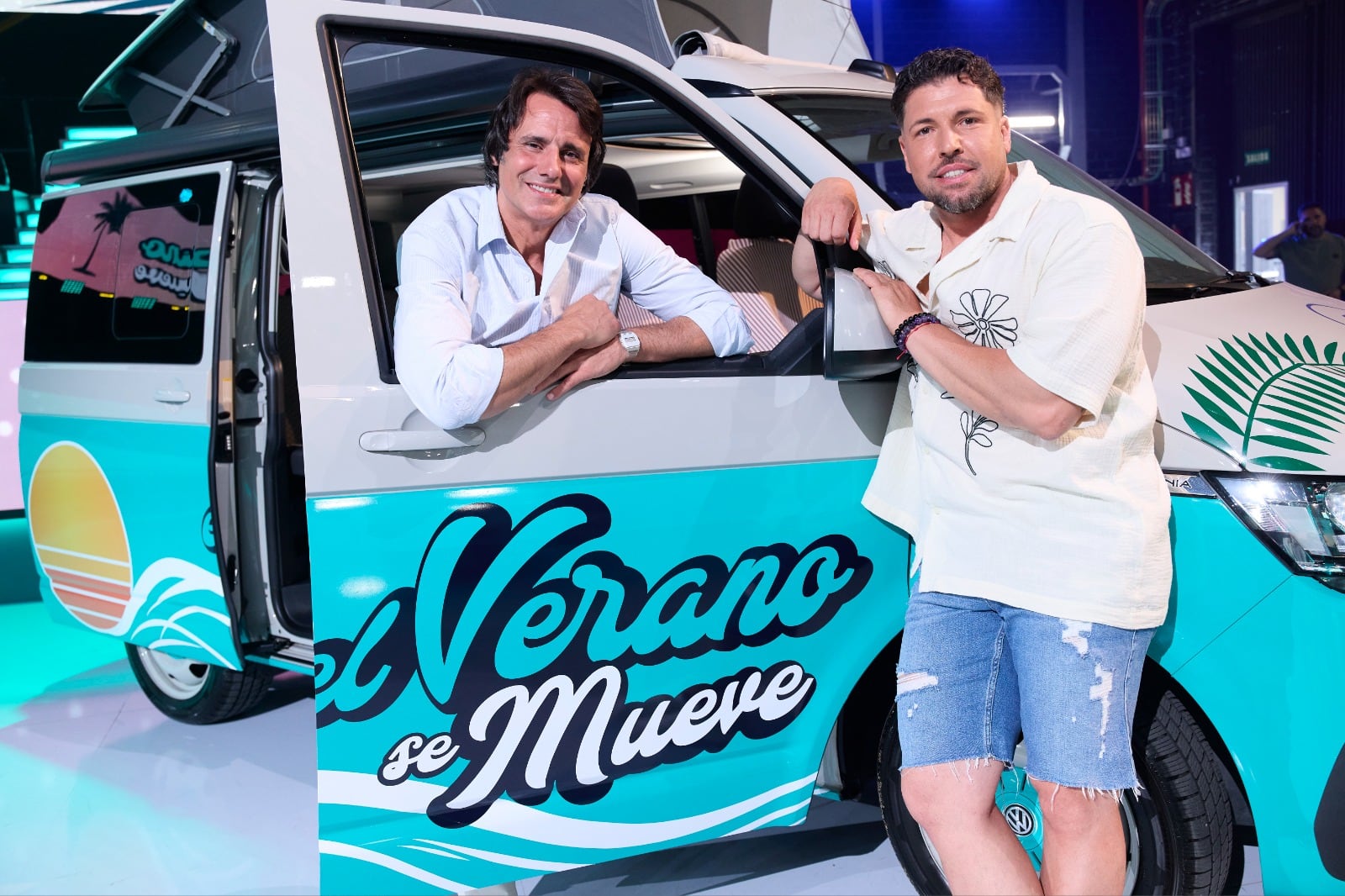 Ion Aramendi y Kike Quintana, presentadores de 'El verano se mueve'.