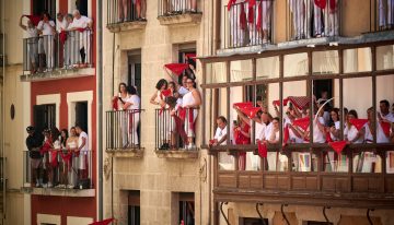 Primer encierro de San Fermín 2026, en directo | Los toros de la ganadería de Fuente Ymbro completan la carrera en dos minutos y 25 segundos