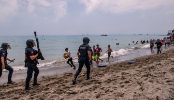 Última hora de la entrada de inmigrantes a Ceuta, en directo | Al menos siete migrantes han muerto al intentar entrar a nado en Ceuta