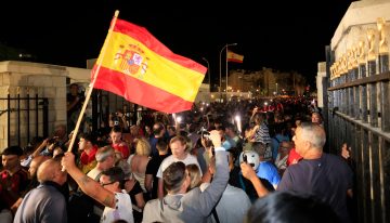 La frontera de Gibraltar hace historia a medianoche: “Hemos esquivado el Brexit”