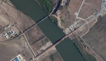 Una discreta construcción ha aparecido en uno de los rincones más remotos del planeta. Y lo más intrigante es que une a Rusia con Corea del Norte