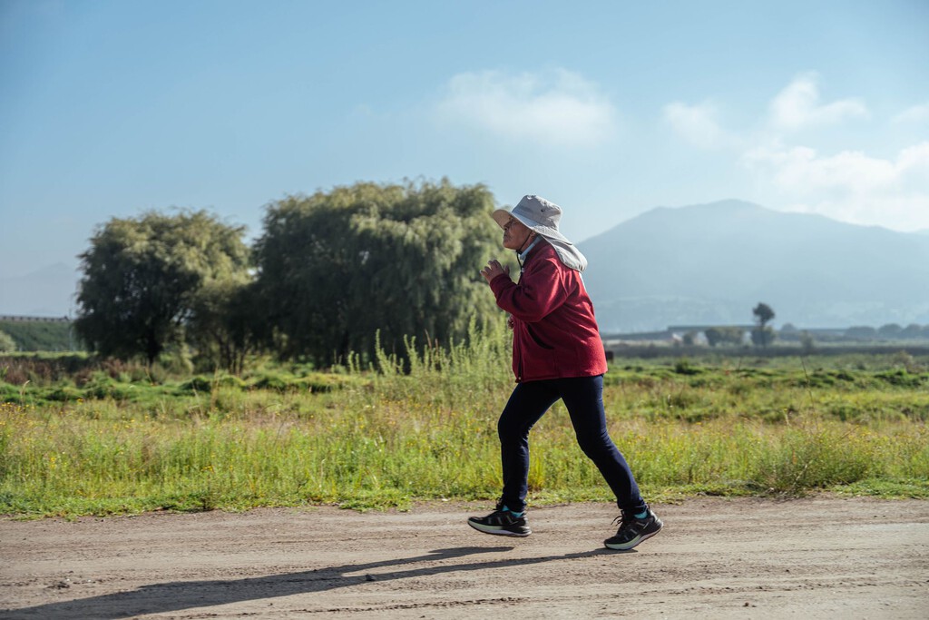 Los expertos coinciden: caminar media hora al día por encima de los 60 años es suficiente para reducir alargar la vida 