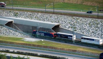 Los Alpes planteaban a Suiza un problema gigantesco. Su solución ha sido convertir el subsuelo en una pieza clave de su infraestructura
