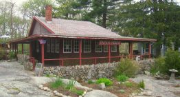 En 1922, un ingeniero de EEUU construyó una casa con más de 100.000 periódicos. 100 años después, las paredes de papel aún se conservan