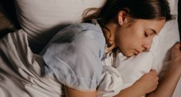 El duelo definitivo contra el insomnio: qué dice la ciencia de la melatonina, el magnesio y por qué mezclarlos no sirve de nada