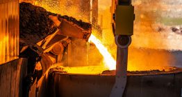 No hay aleación de metal capaz de soportar carga a más de 
 2.400 ºC sin ceder. China acaba de decir «sujétame el cubata»