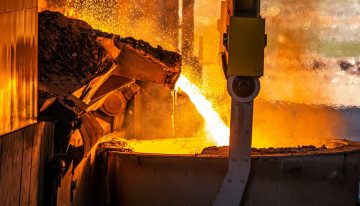 No hay aleación de metal capaz de soportar carga a más de 
 2.400 ºC sin ceder. China acaba de decir «sujétame el cubata»