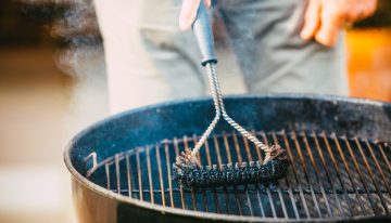 Los cepillos para barbacoa más eficaces para eliminar la suciedad y dejar la parrilla como nueva