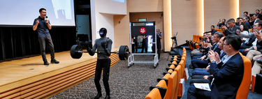Hong Kong presenta un robot humanoide capaz de cargar 50 kilos: está diseñado para transporte pesado y tareas de precisión