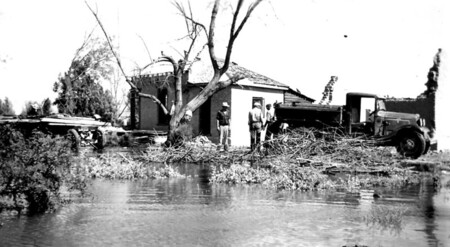 Las aguas del lago Mead comenzaron a inundar la ciudad de St. Thomas, Nevada, entre 1937 y 1938.