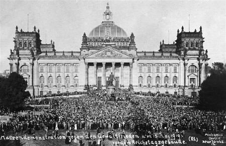 Mass Demonstration In Front Of The Reichstag Against The Treaty Of Versailles 2