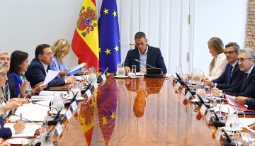 Última hora de la entrada de  inmigrantes a Ceuta, en directo | Pedro Sánchez comparecerá el 3 de septiembre en el Congreso para abordar la crisis en Ceuta