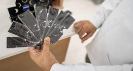 Dónde conseguir gratis en Barcelona las gafas homologadas para el eclipse solar de esta tarde