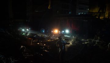 Última hora del terremoto en Colombia, en directo | Continúan durante la noche las labores de rescate de los cientos de desaparecidos