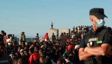 Última hora de la entrada de inmigrantes a Ceuta, en directo | El Gobierno anuncia una partida de 25 millones de euros para atender a los menores en Ceuta
