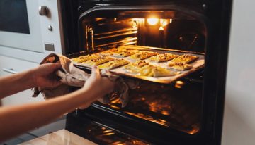 El accesorio barato que ayuda a mantener el horno limpio durante más tiempo