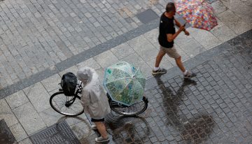 Varios reventones con vientos de cerca de 150 kilómetros provocan daños materiales en la provincia de Valencia