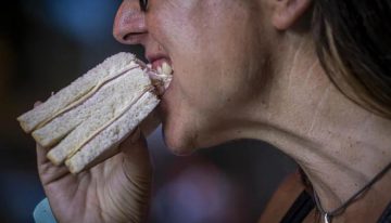 Hasta un 20% de la población tiene misofonía: cuando masticar, respirar o escuchar unas pisadas se vuelve insoportable