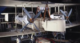 Antes de los grandes aviones de pasajeros, el Atlántico se cruzó sin escalas en un biplano de madera y tela
