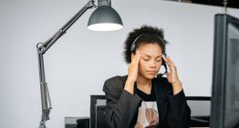 Pensamos que el 'burnout' se soluciona con unas buenas vacaciones. La ciencia nos advierte que sus secuelas pueden durar años