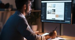 La solución para evitar reflejos y reducir la fatiga visual en la vuelta al estudio es esta barra de luz para monitores