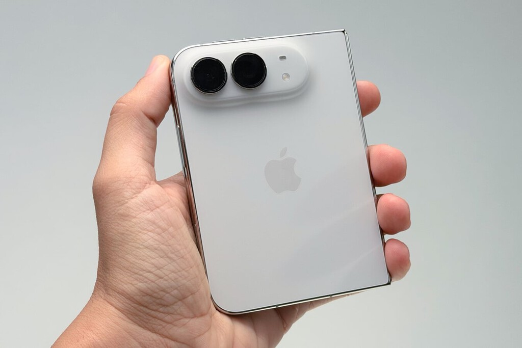 Mark Gurman, experto en Apple: "Creo que el iPhone Duo ayudará a convertir a los plegables en los lideres en el mercado" 