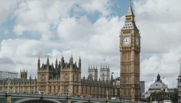 Reino Unido quiso cobrar más impuestos a los ricos. Ha acabado quedándose sin buena parte de ellos