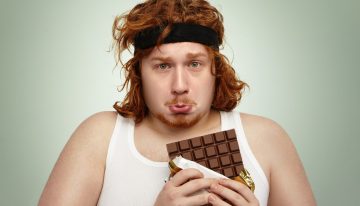 ¿Quieres hacer más repeticiones en el gimnasio? Llévate una barrita de chocolate, pero no te la comas