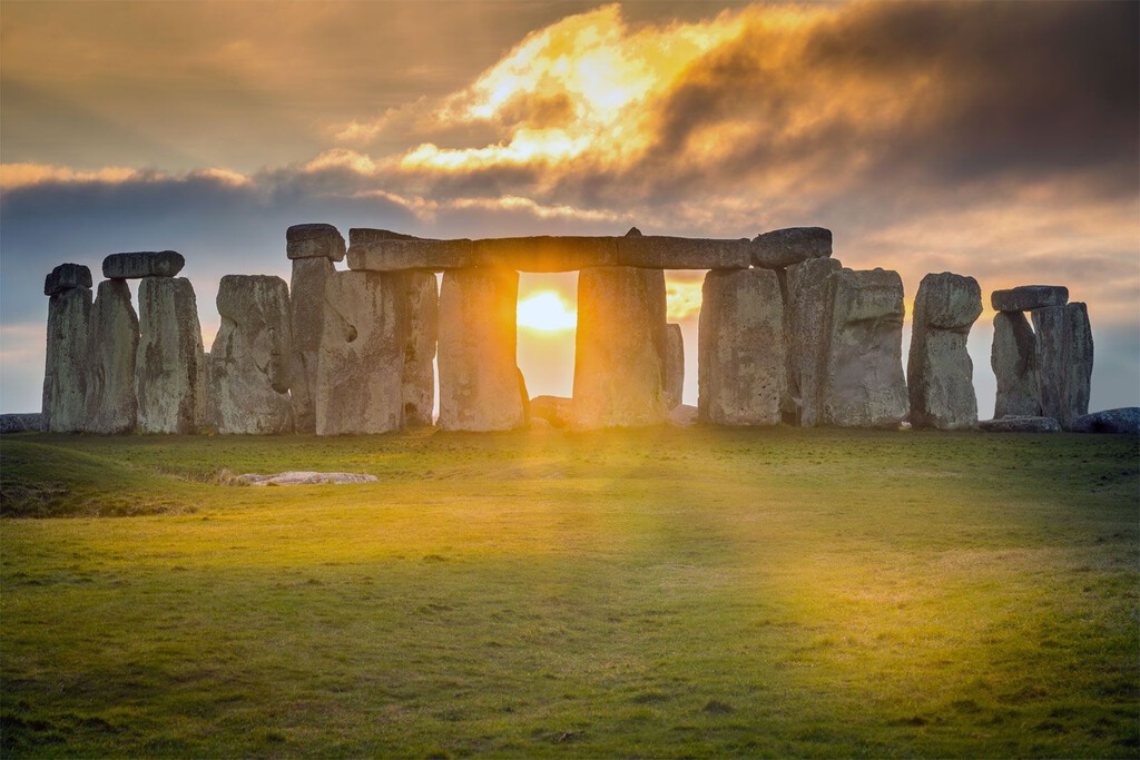 En 1961, un hombre conectó Stonehenge a un IBM. Encontró 56 agujeros y una teoría fascinante: "Está conectado al Sol y la Luna"