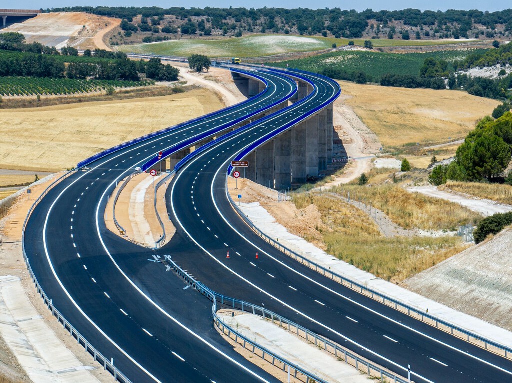 En los años 90, alguien ideó una carretera para cruzar todo Castilla y León. 30 años después, la A-11 sigue siendo una promesa 