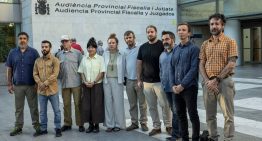 Todos los testigos afirman que la protesta de 11 activistas de Greenpeace en Sagunto fue pacífica, pero la fiscal pide dos años y medio de prisión