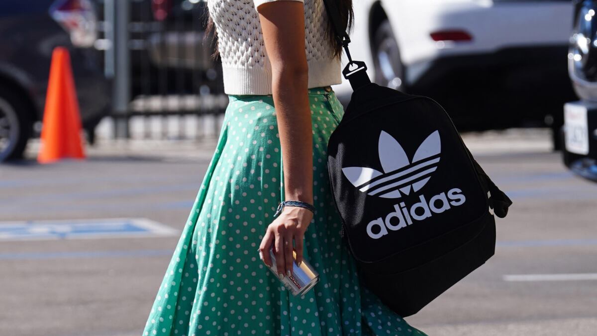Bolsa de Adidas a 16 euros.