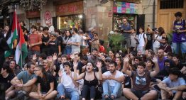 Tensión en el centro de Barcelona al coincidir las concentraciones de Aliança Catalana y la CUP en vísperas de la Diada