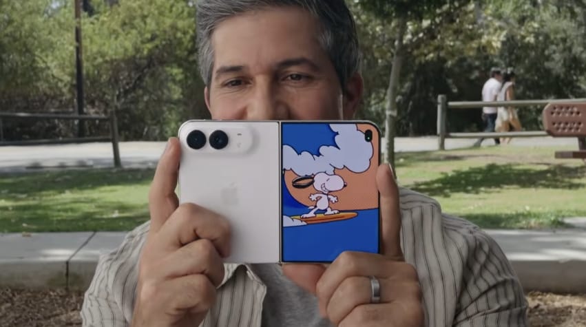 CDATA[
Apple entra oficialmente al mercado de los teléfonos plegables. La compañía presentó este miércoles su primer iPhone con pantalla flexible durante su evento “Surprise and shine”, en el que también reveló los nuevos iPhone 18 Pro y iPhone 18 Pro Max . El lanzamiento representa uno de los mayores cambios de diseño en la historia del iPhone. El nuevo equipo, identificado como iPhone Duo , tiene un formato plegable tipo libro y busca ofrecer una pantalla de mayor tamaño cuando el dispositivo está abierto.
Características del iPhone Duo
![