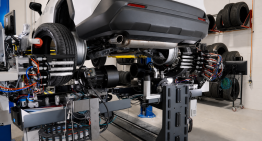 Este robot puede cambiar los cuatro neumáticos sin desmontar las llantas en media hora