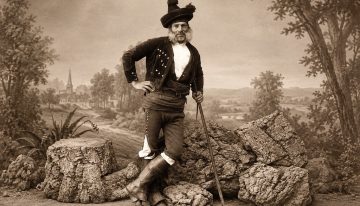 En la Granada del siglo XIX había un hombre que se hacía llamar «rey de los gitanos». Los turistas pagaban por hacerse fotos con él