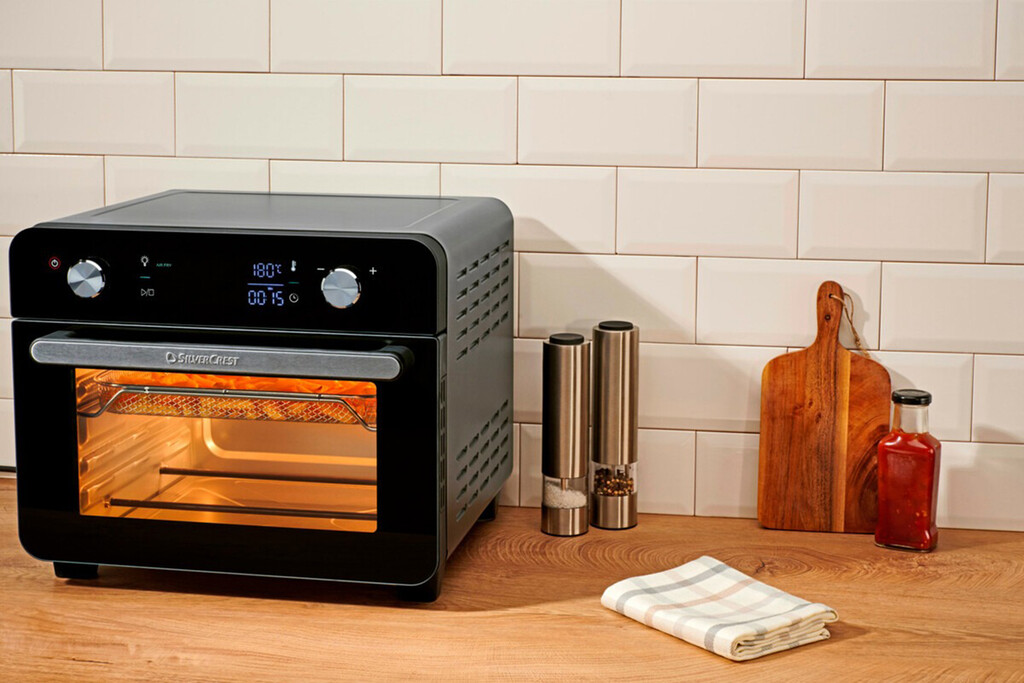 Lidl tiene un mini horno con funciones de freidora de aire que cabe en cocinas pequeñas y su precio no llega a los 90 euros 