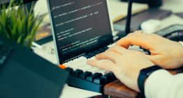 Los agentes de IA están aprendiendo a mejorar su propio software. La clave puede estar en predecir sus errores antes de cometerlos