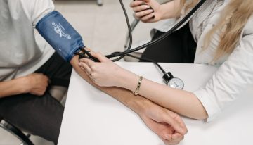 La regla de «100 más tu edad» y la muerte de un presidente: cómo la medicina se equivocó durante décadas con la tensión arterial