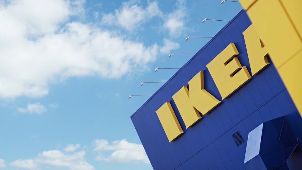 Hoy en Ikea (y rebajada a 19,99 euros) la solución 2 en 1 para ganar espacio en la mesa de trabajo y elevar la pantalla del PC