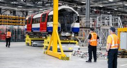 Una de las líneas del metro más antiguo del mundo está a punto de cambiar: Siemens ha enseñado los trenes de nueva generación