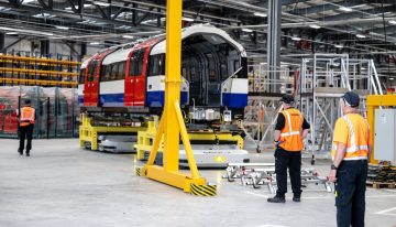 Una de las líneas del metro más antiguo del mundo está a punto de cambiar: Siemens ha enseñado los trenes de nueva generación