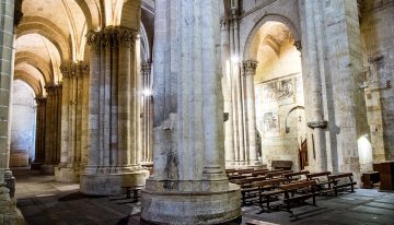 Querían frenar la humedad en la Catedral Vieja de Salamanca y han acabado encontrando tumbas, un caldero romano y un posible templo anterior