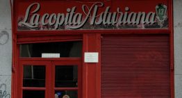 El mítico bar de Madrid donde se rodó esa escena de 'La bola negra': café de pota y una familia al frente desde 1959