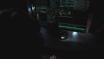 Menos de 100 caracteres, 1.200 webs atacadas y más de 100 comprometidas: así está cambiando la IA la ciberseguridad
