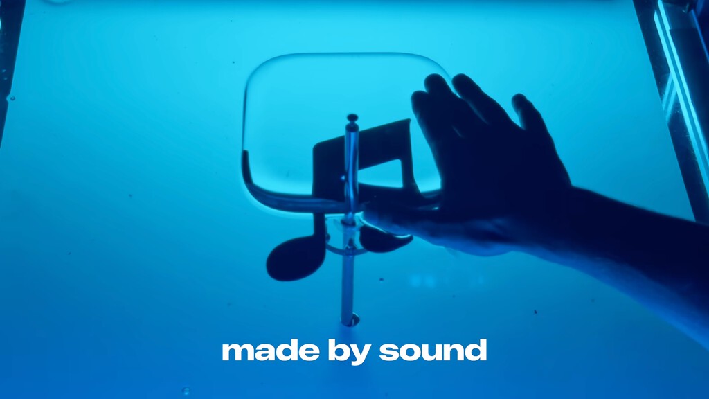 En plena fiebre de la IA, Apple Music apuesta por el arte de hacer las cosas a mano. Es puro Liquid Glass 